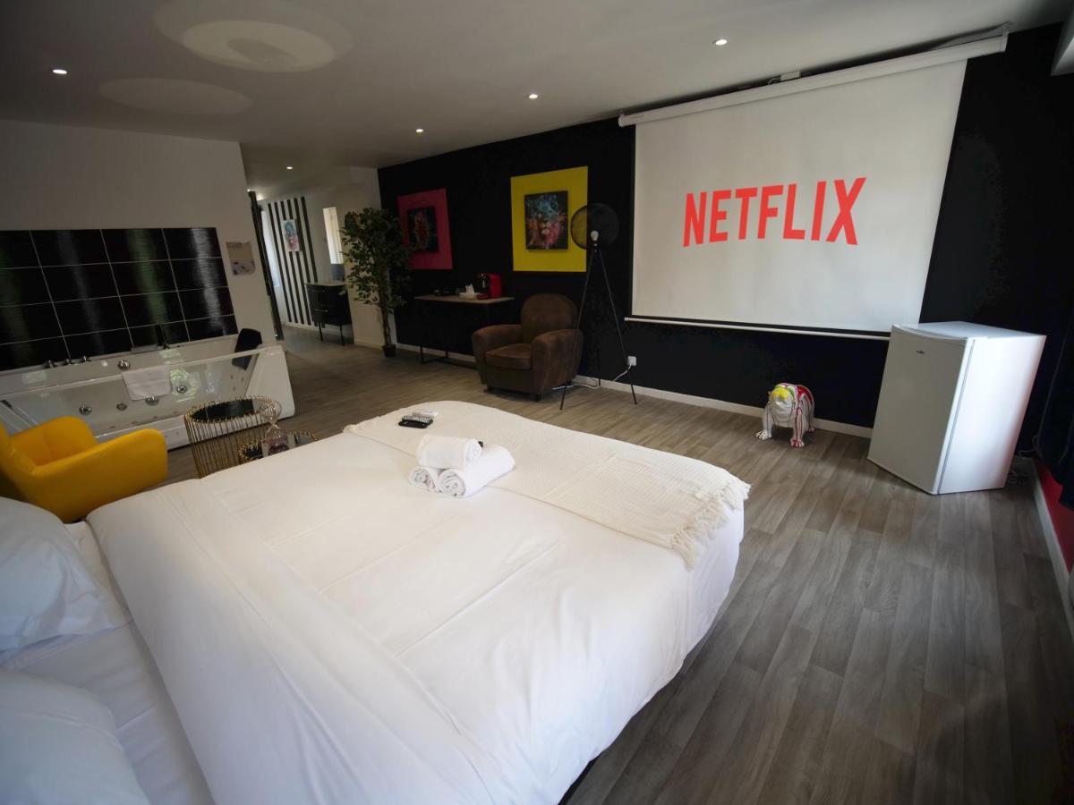 Ng Suitehome - Lille I Roubaix Centre I Grand Place - Balneo - Netflix - Wifi المظهر الخارجي الصورة