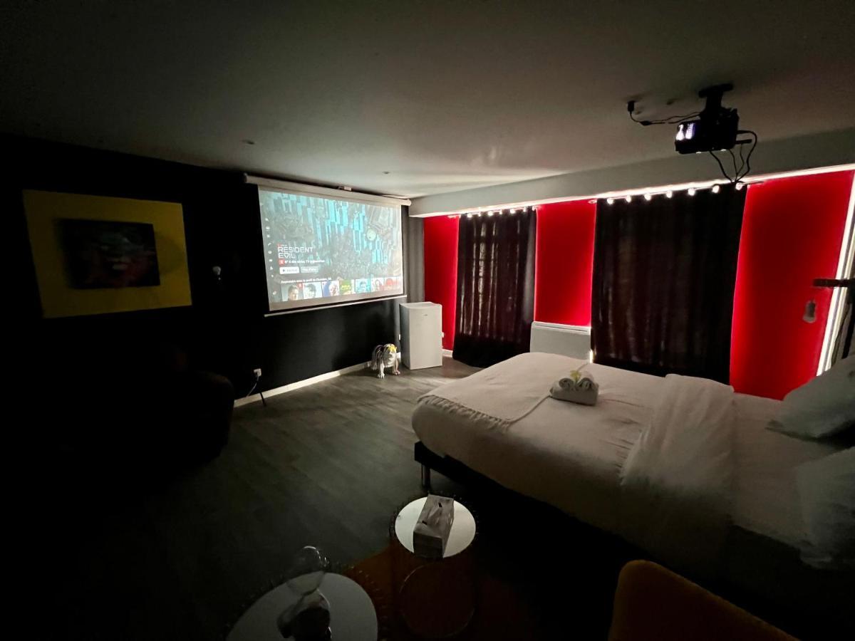 Ng Suitehome - Lille I Roubaix Centre I Grand Place - Balneo - Netflix - Wifi المظهر الخارجي الصورة