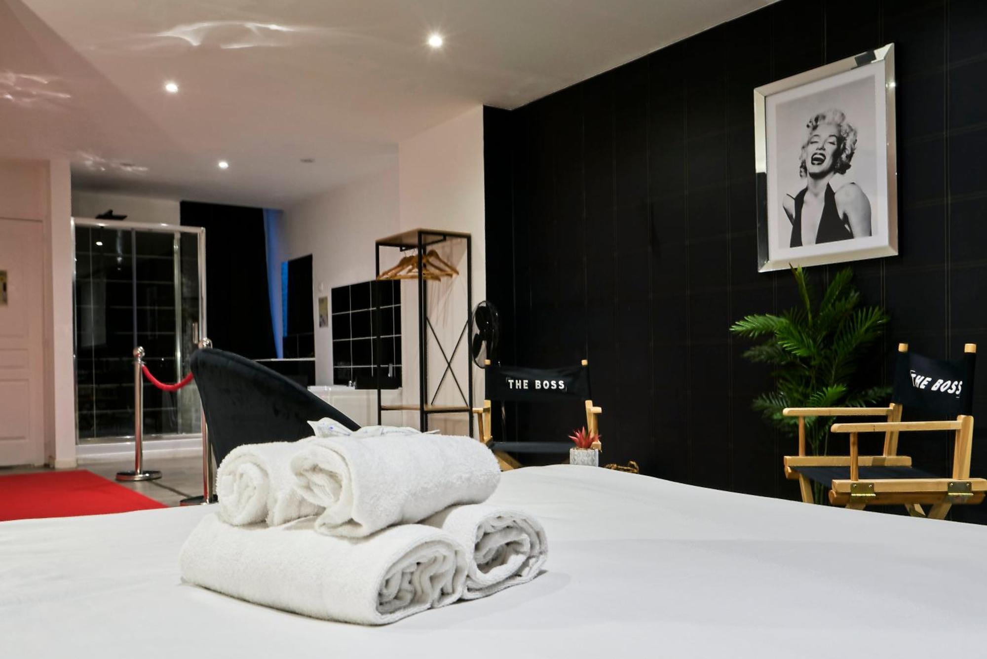 Ng Suitehome - Lille I Roubaix Centre I Grand Place - Balneo - Netflix - Wifi المظهر الخارجي الصورة