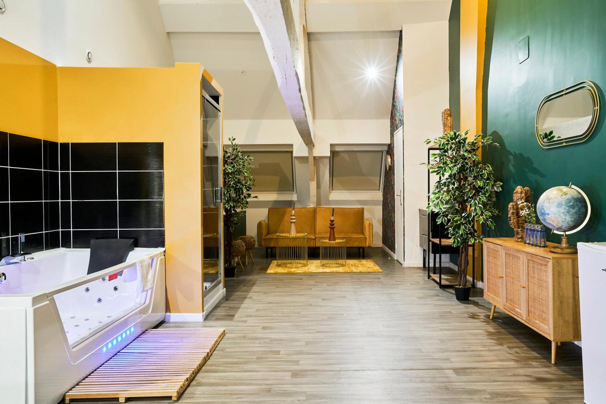 Ng Suitehome - Lille I Roubaix Centre I Grand Place - Balneo - Netflix - Wifi المظهر الخارجي الصورة