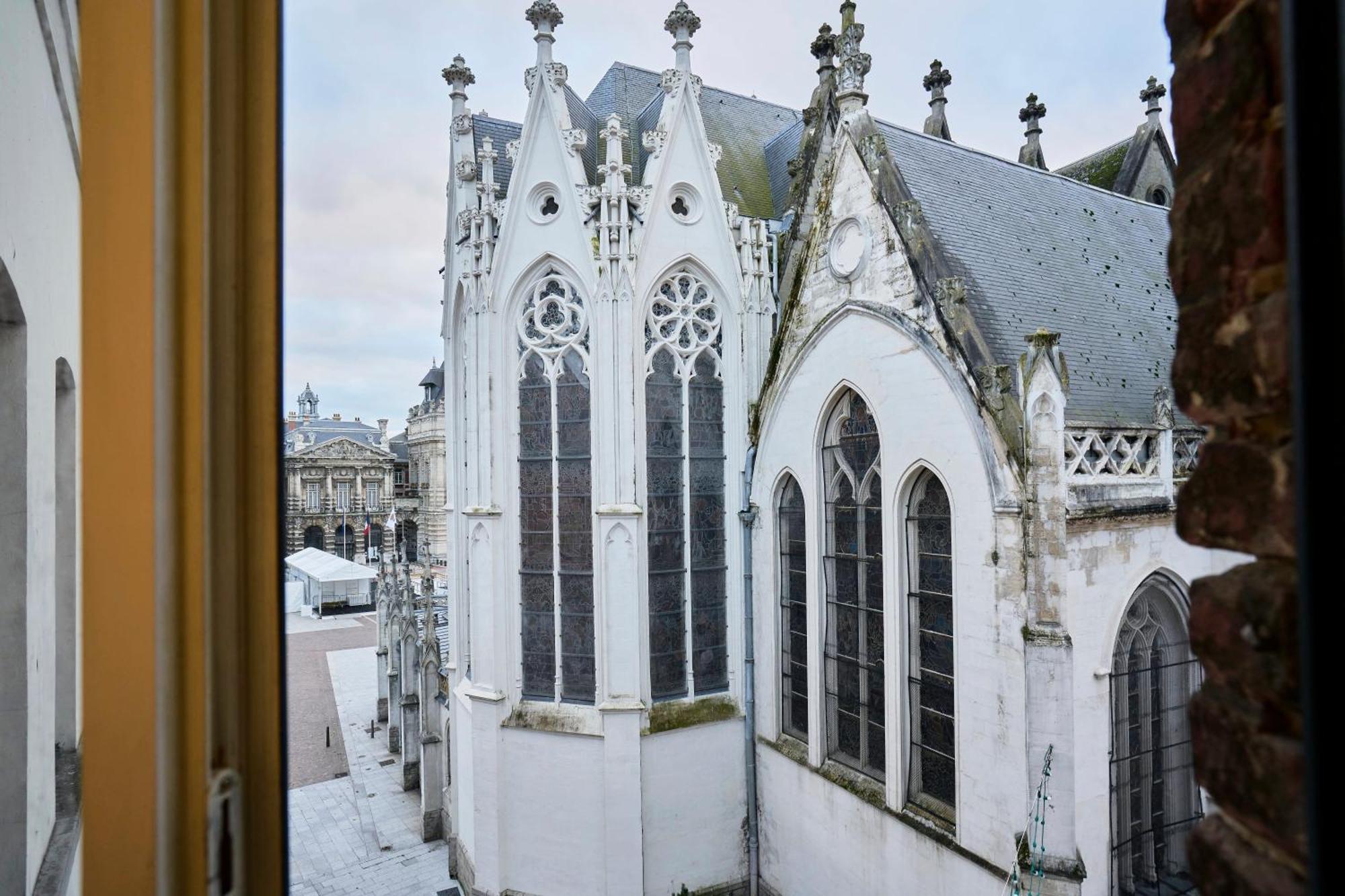 Ng Suitehome - Lille I Roubaix Centre I Grand Place - Balneo - Netflix - Wifi المظهر الخارجي الصورة