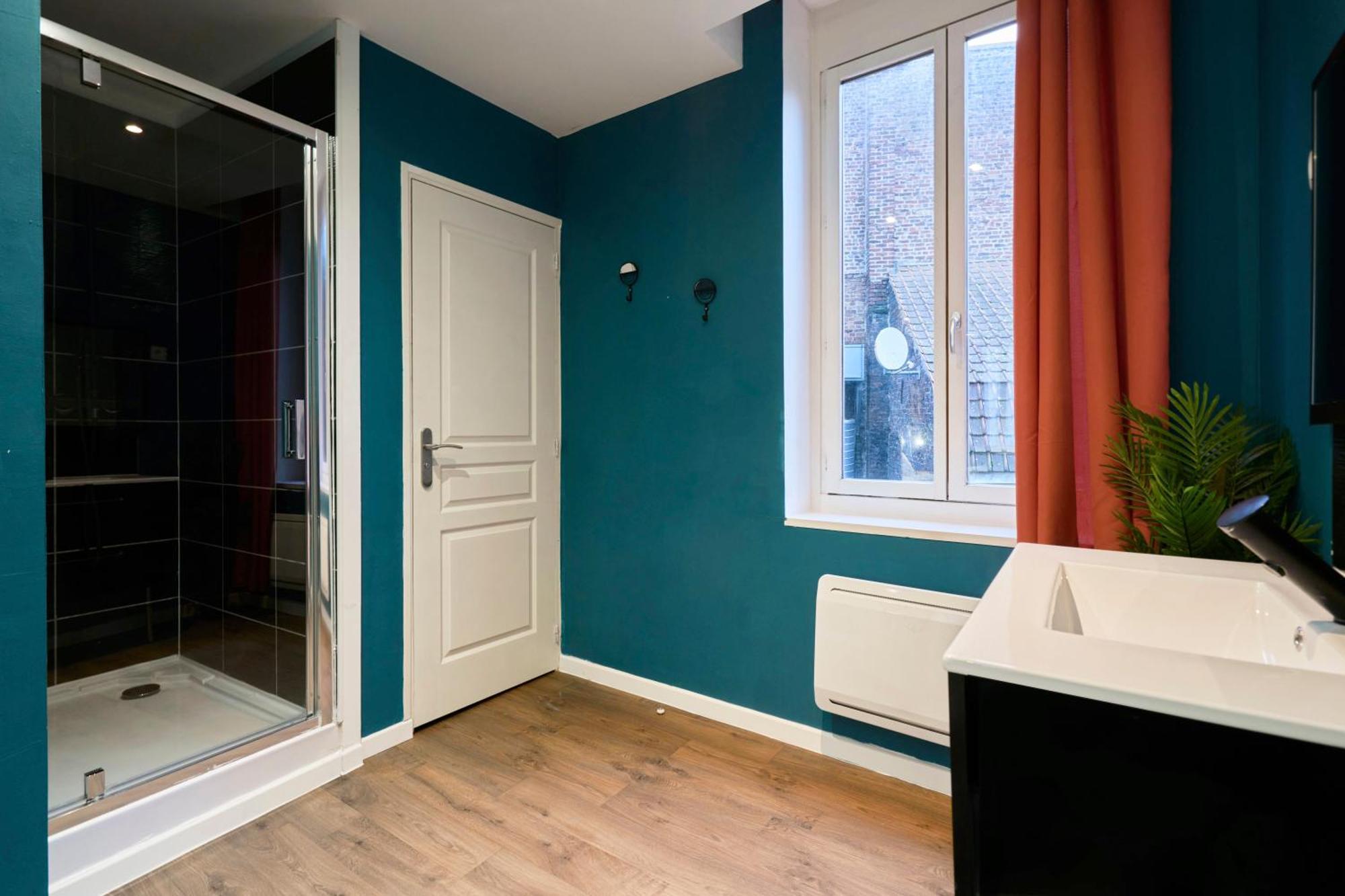 Ng Suitehome - Lille I Roubaix Centre I Grand Place - Balneo - Netflix - Wifi المظهر الخارجي الصورة