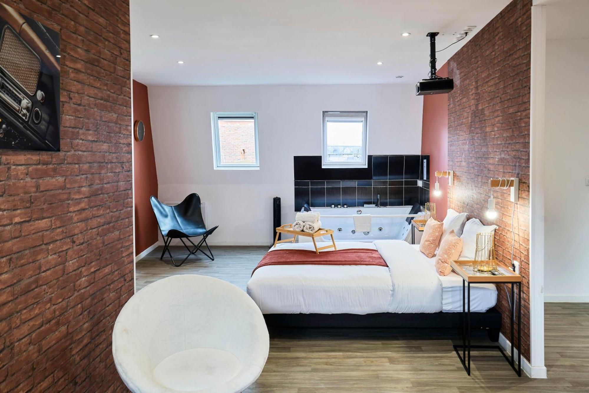 Ng Suitehome - Lille I Roubaix Centre I Grand Place - Balneo - Netflix - Wifi المظهر الخارجي الصورة