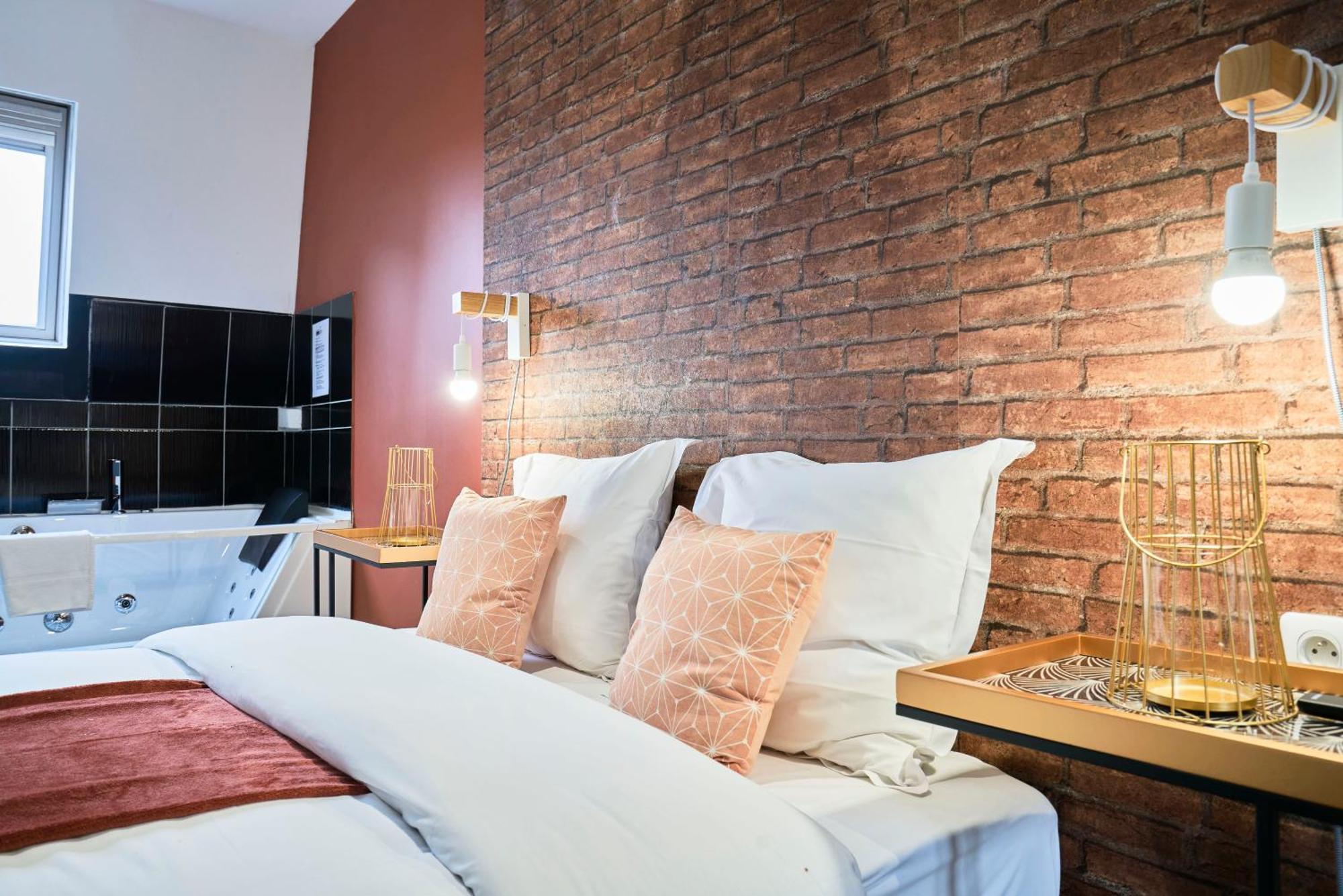 Ng Suitehome - Lille I Roubaix Centre I Grand Place - Balneo - Netflix - Wifi المظهر الخارجي الصورة